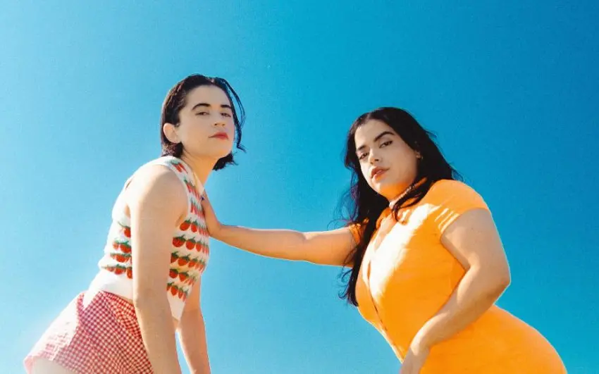 REYNA: un dúo imperdible de tropipop sentimental con herencia mexicana