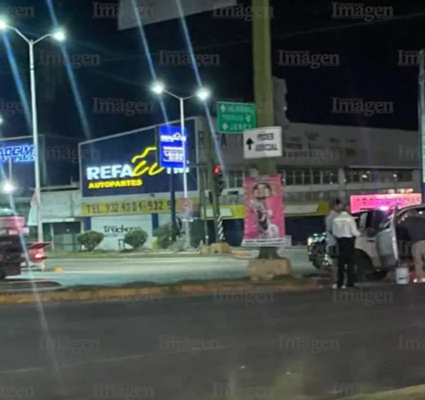Se registra accidente vial en Fresnillo entre un carro y una camioneta