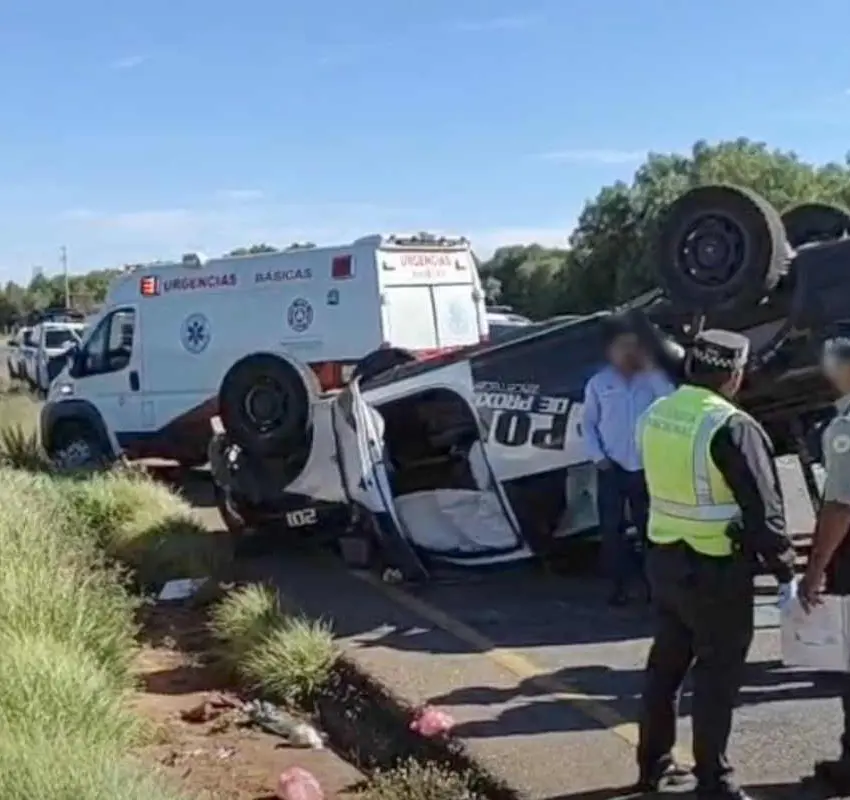 Vuelca patrulla de la Policía de Proximidad de Zacatecas; hay dos heridos