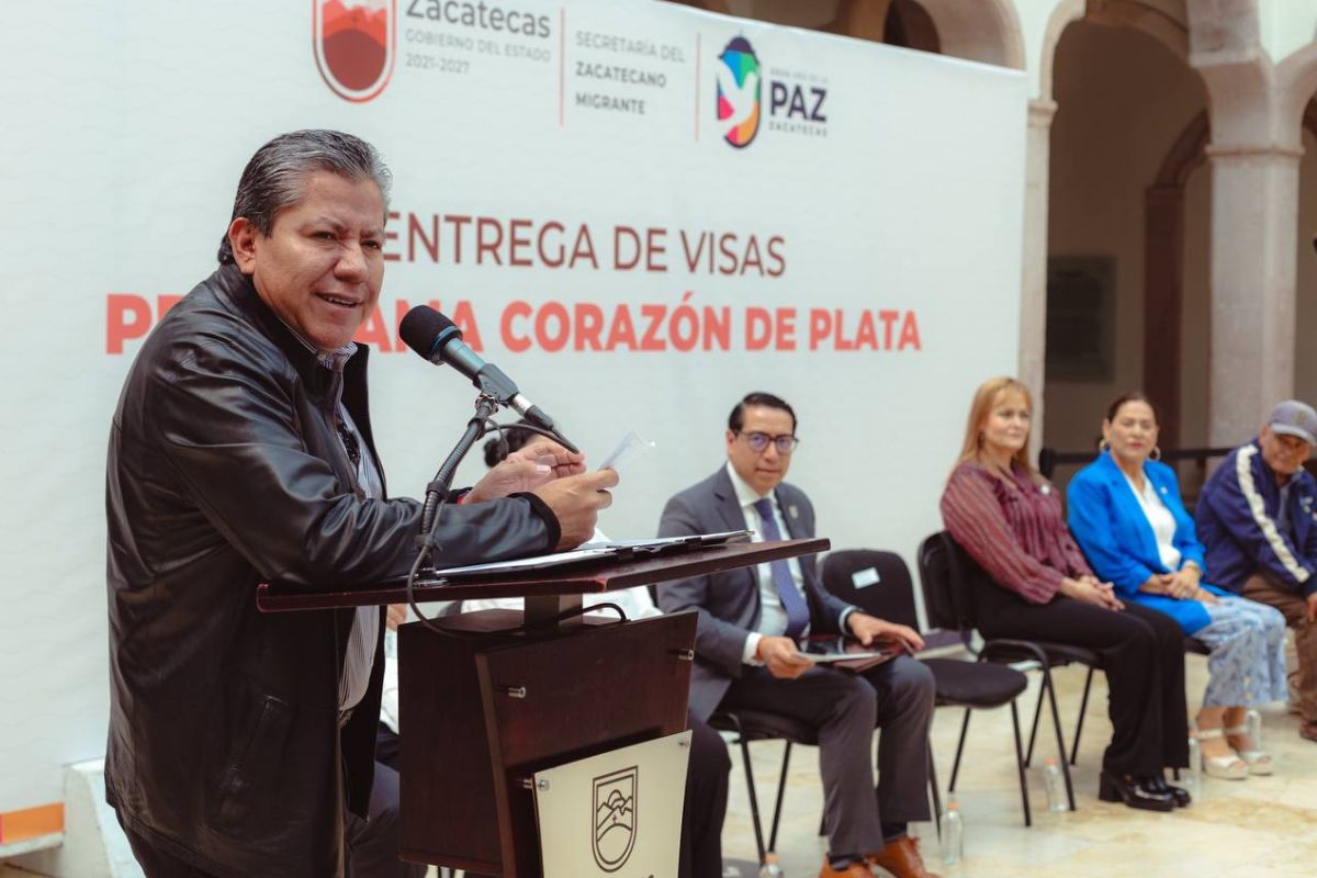 David Monreal entrega 73 visas humanitarias para que zacatecanos se reencuentran con familiares