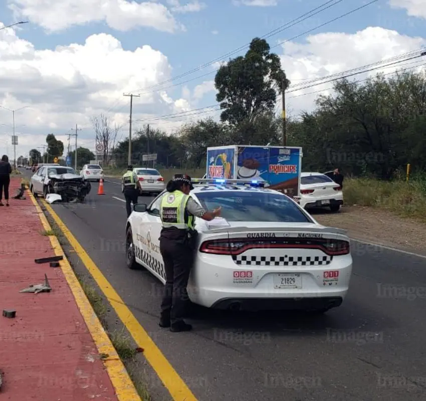 Ocurre accidente automovilístico sobre la carretera federal 45