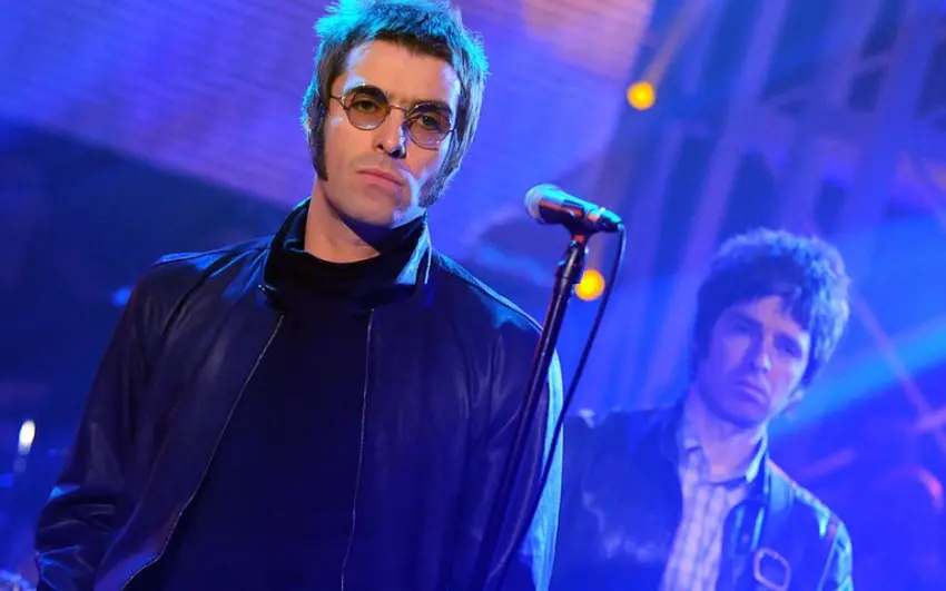 Antes de la separación de Oasis: El recuento de los daños y la broncas entre los Gallagher