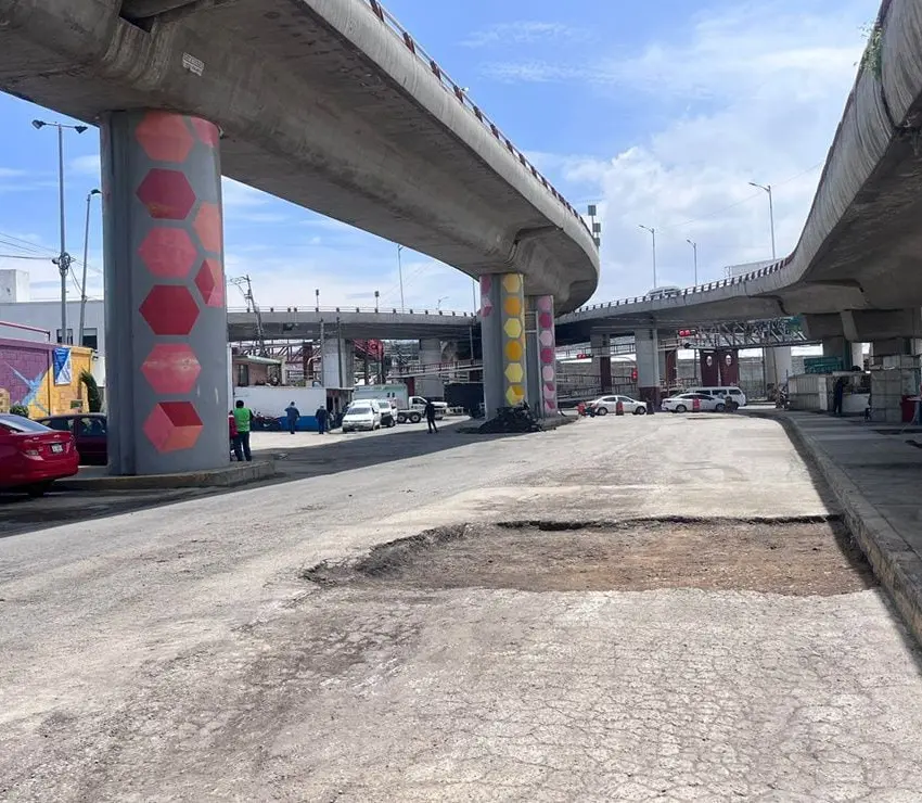 Avenida Central cerrada por labores de bacheo en Cuautitlán Izcalli