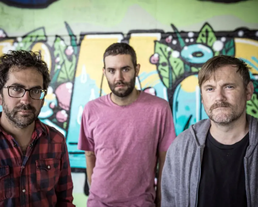 El baterista Geoff Barrow sale de Beak>