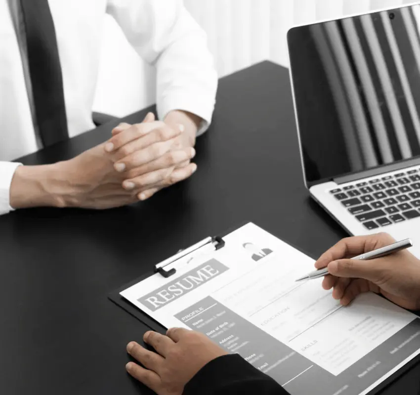 Conseguir trabajo para otra persona