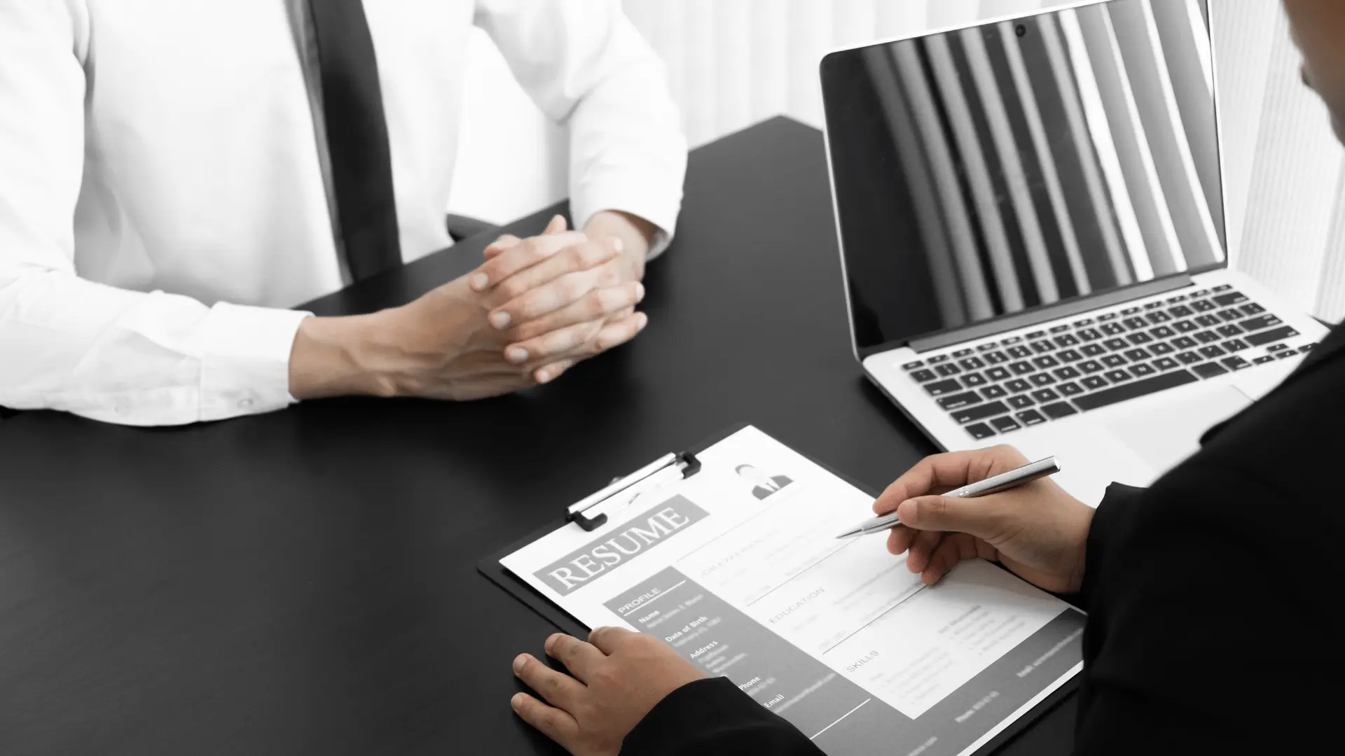 Conseguir trabajo para otra persona |