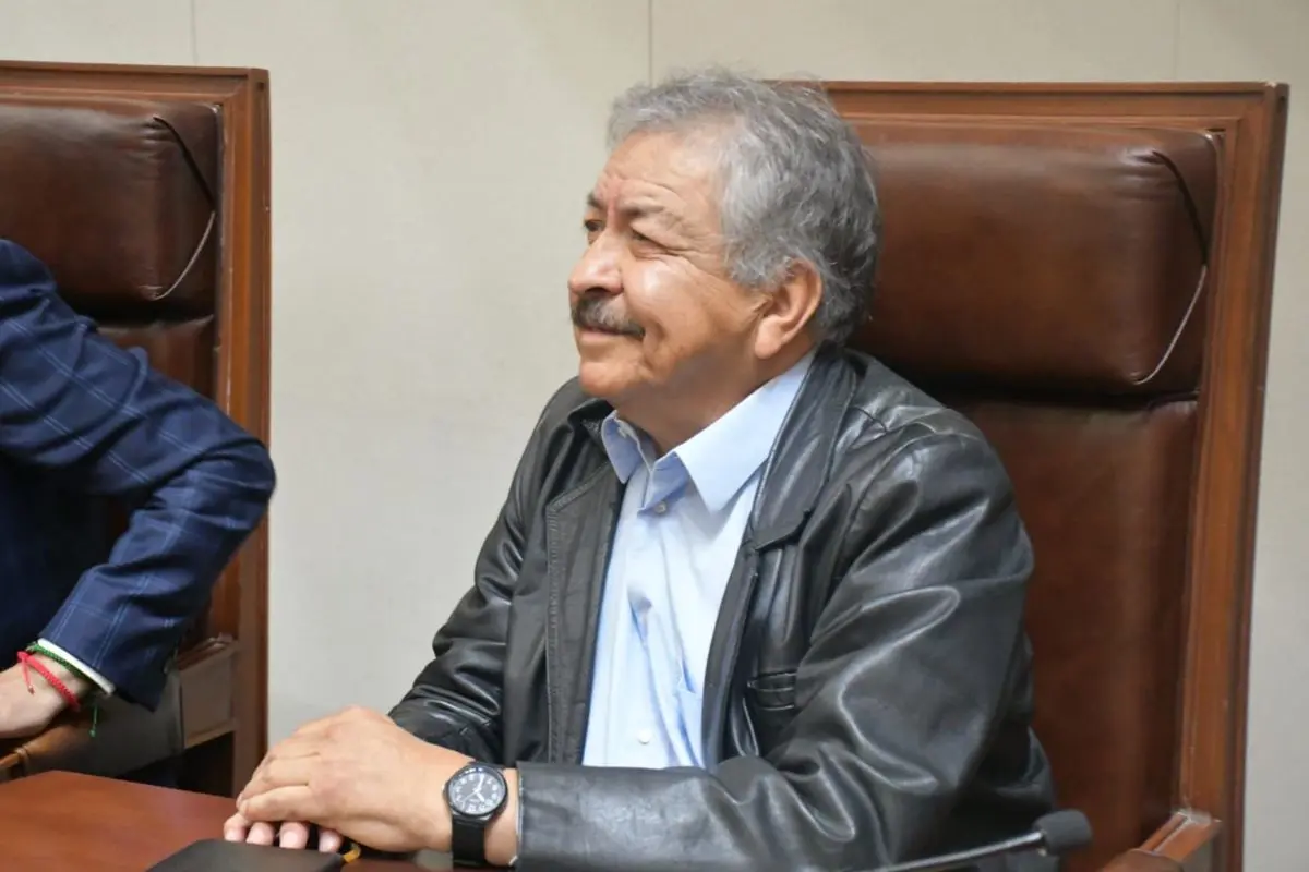 El Runrún En la LXV Legislatura hay dos bandos con ocho fracciones parlamentarias |