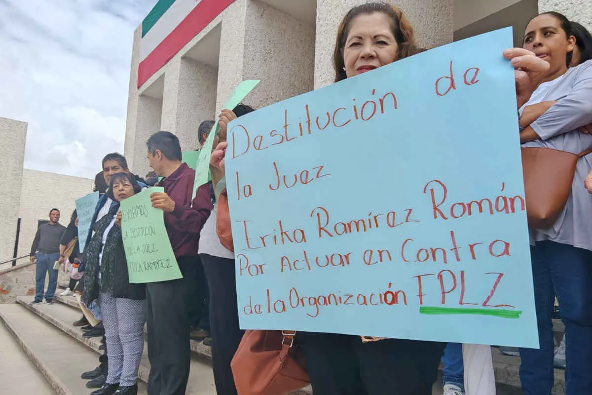 Grupos de agremiados del FPLZ protestan por presunto embargo de cuentas |
