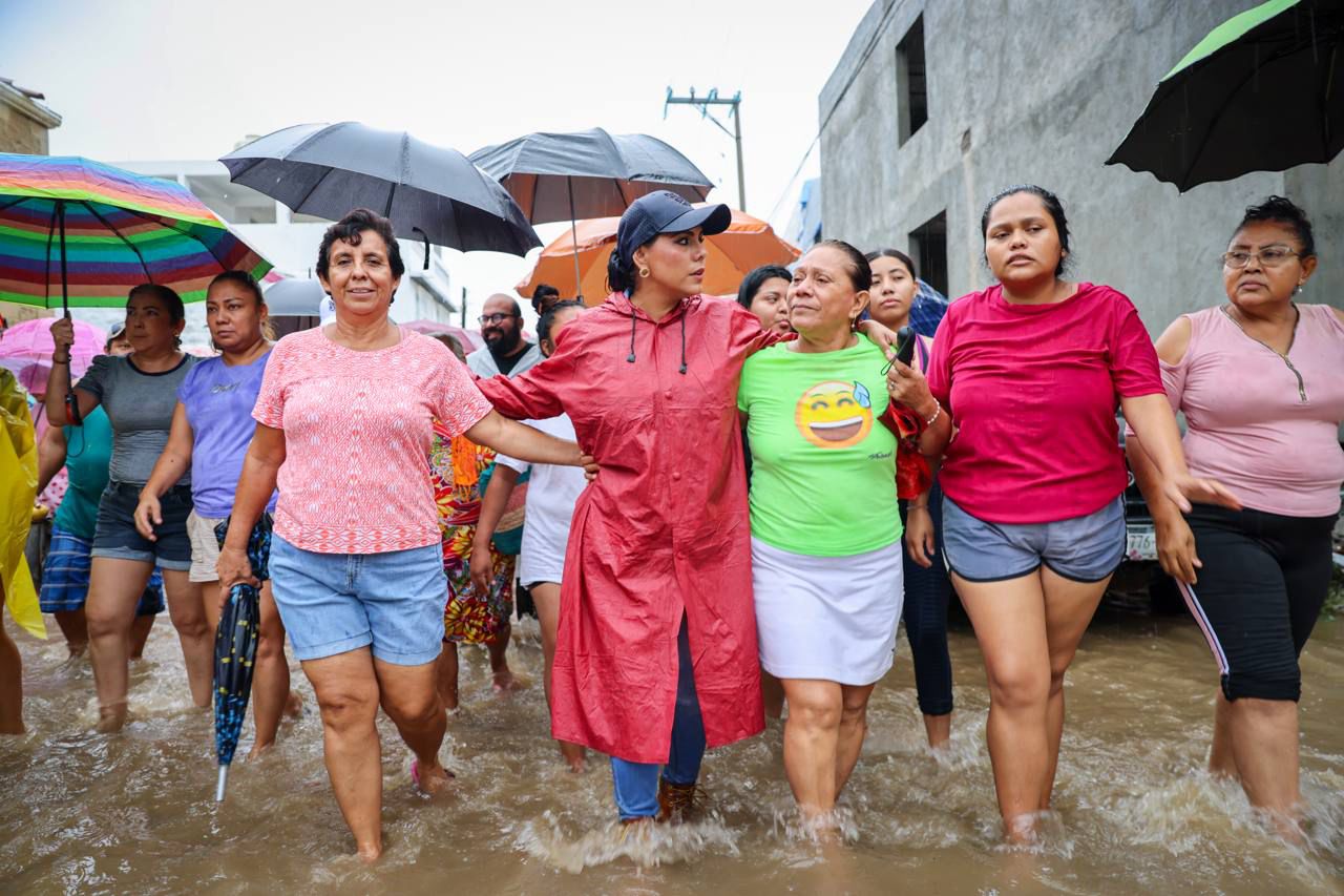 Prioriza la gobernadora Evelyn Salgado el rescate de personas de la zona de inundación en Acapulco