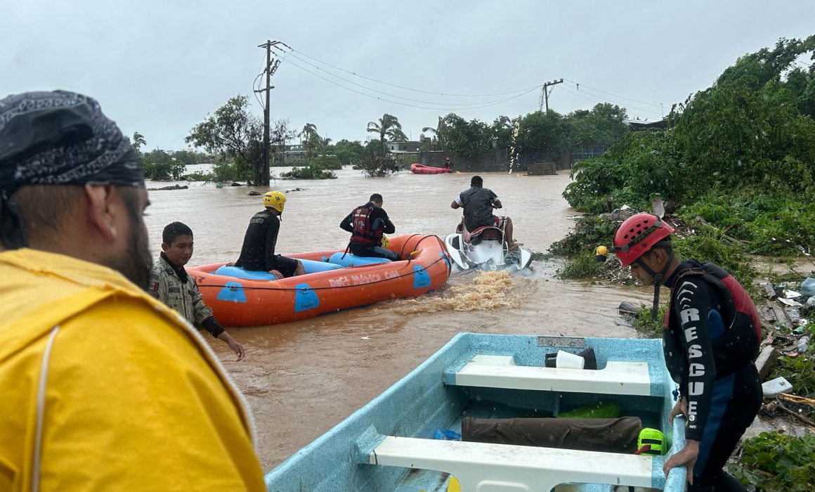 Rescata Gobierno de Abelina a damnificados de zona Diamante