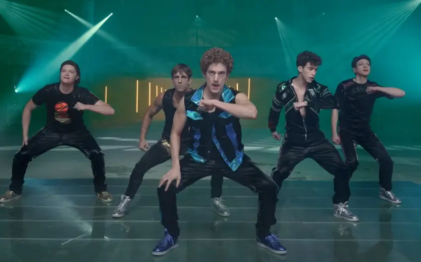 Ulises Lozano de Kinky nos cuenta de la música de ‘Technoboys’ y el reto de hacer hits con Luis Gerardo Méndez