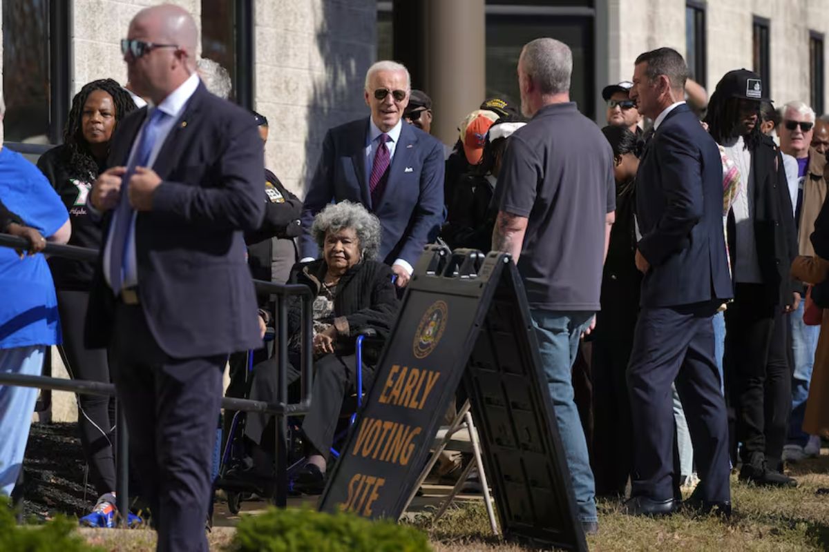 Joe Biden ejerce su voto anticipado en elecciones presidenciales de Estados Unidos