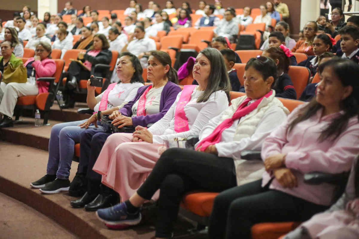 Sobrevivientes del cáncer de mama son ejemplo de inspiración, afirma Sara Hernández de Monreal