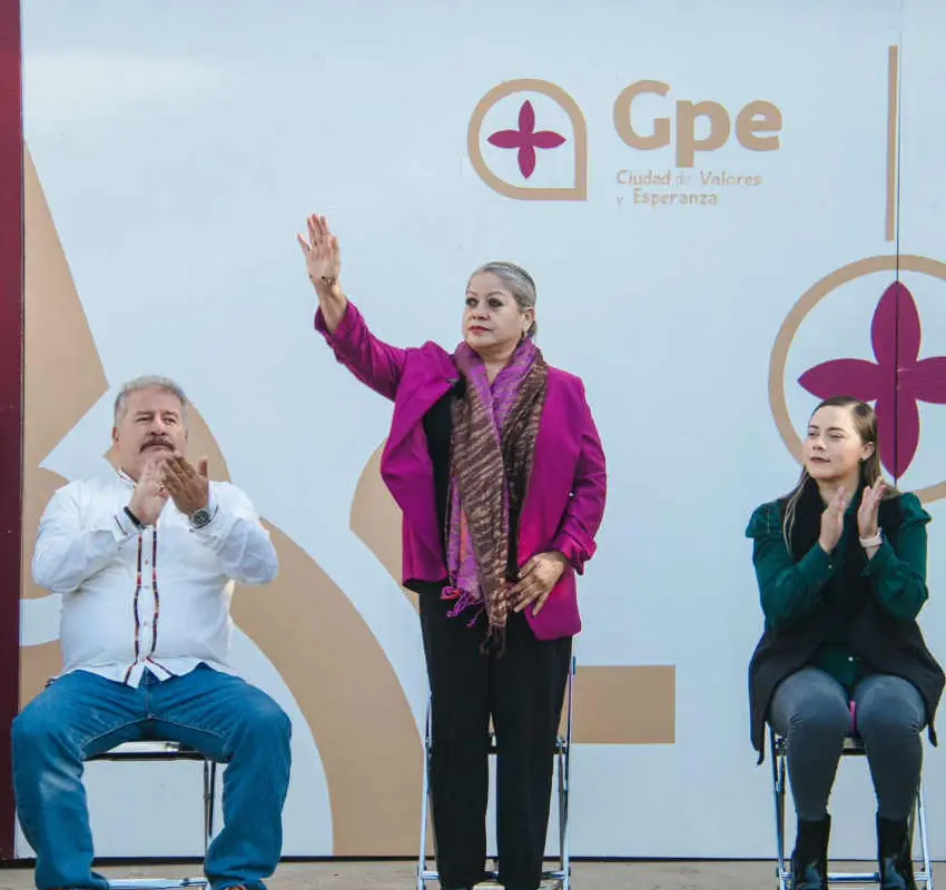 El Ayuntamiento de Guadalupe apoya a estudiantes del Conalep con mochilas escolares