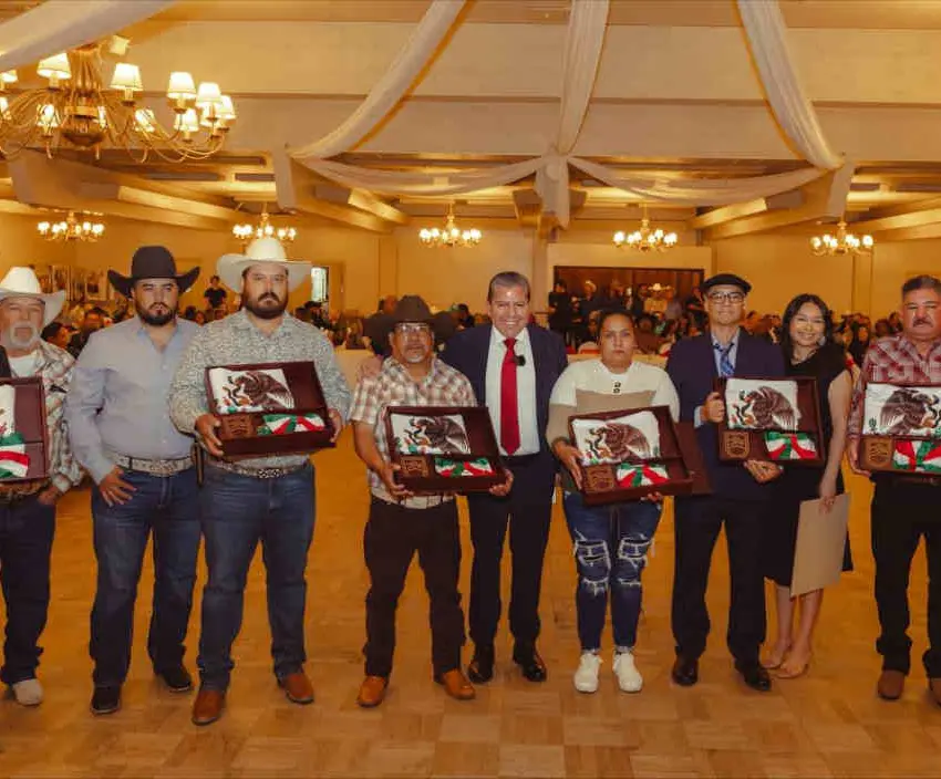 David Monreal festeja el 15 aniversario de la Federación de Clubes Zacatecanos de Oxnard
