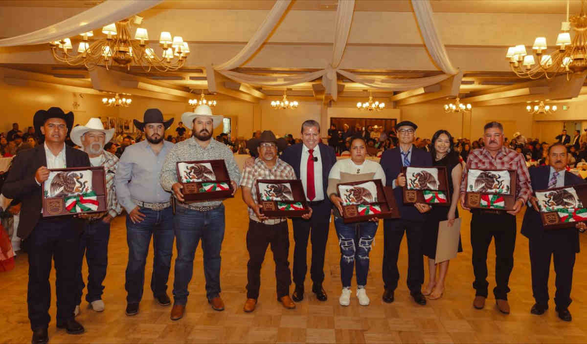 David Monreal festeja el 15 aniversario de la Federación de Clubes Zacatecanos de Oxnard