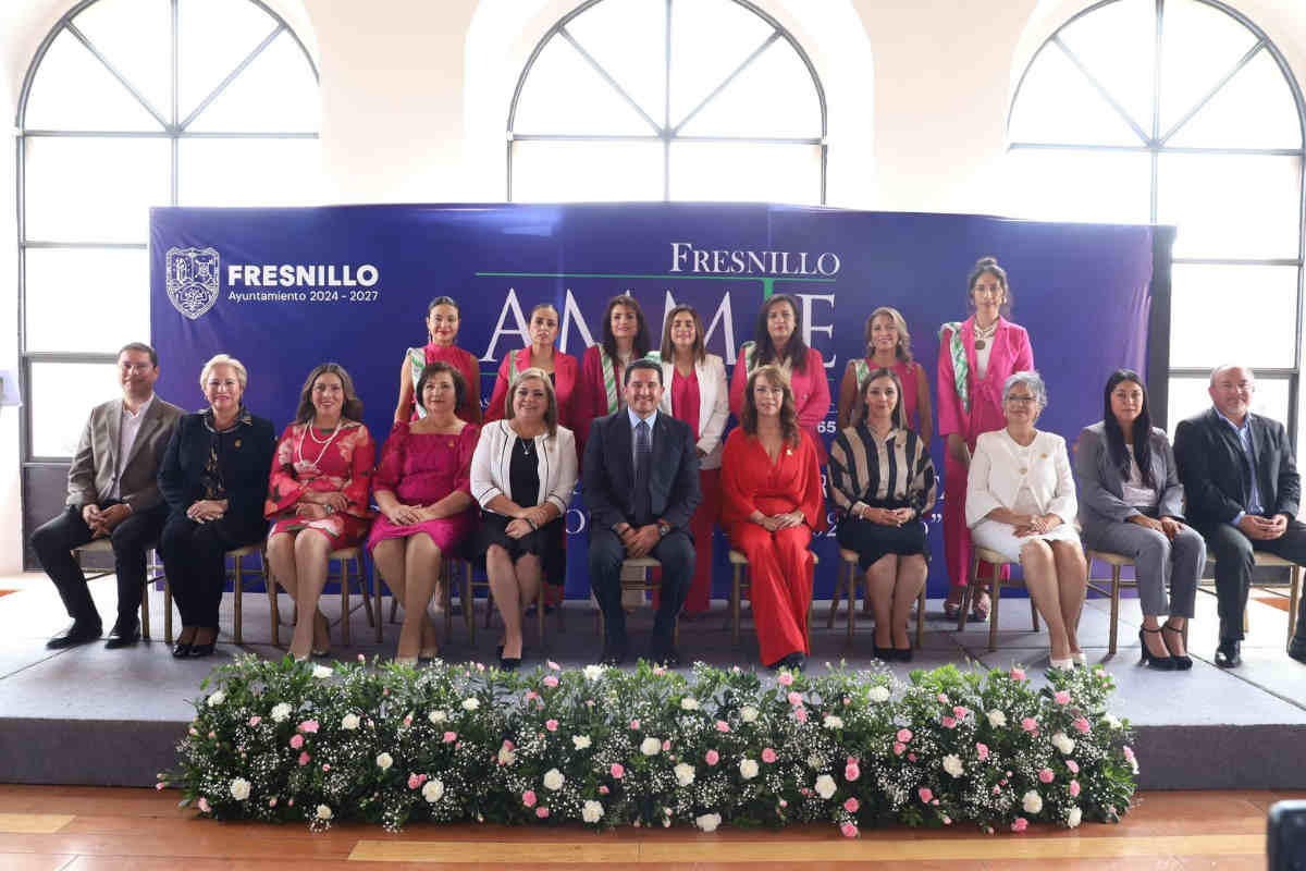 Javier Torres participa en la Toma de Protesta del Consejo Directivo de AMMJE