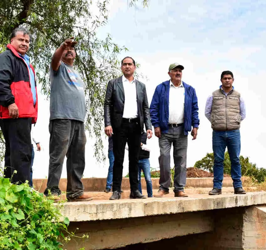 Pepe Saldívar supervisa obras de desazolve y caminos saca cosechas en Guadalupe