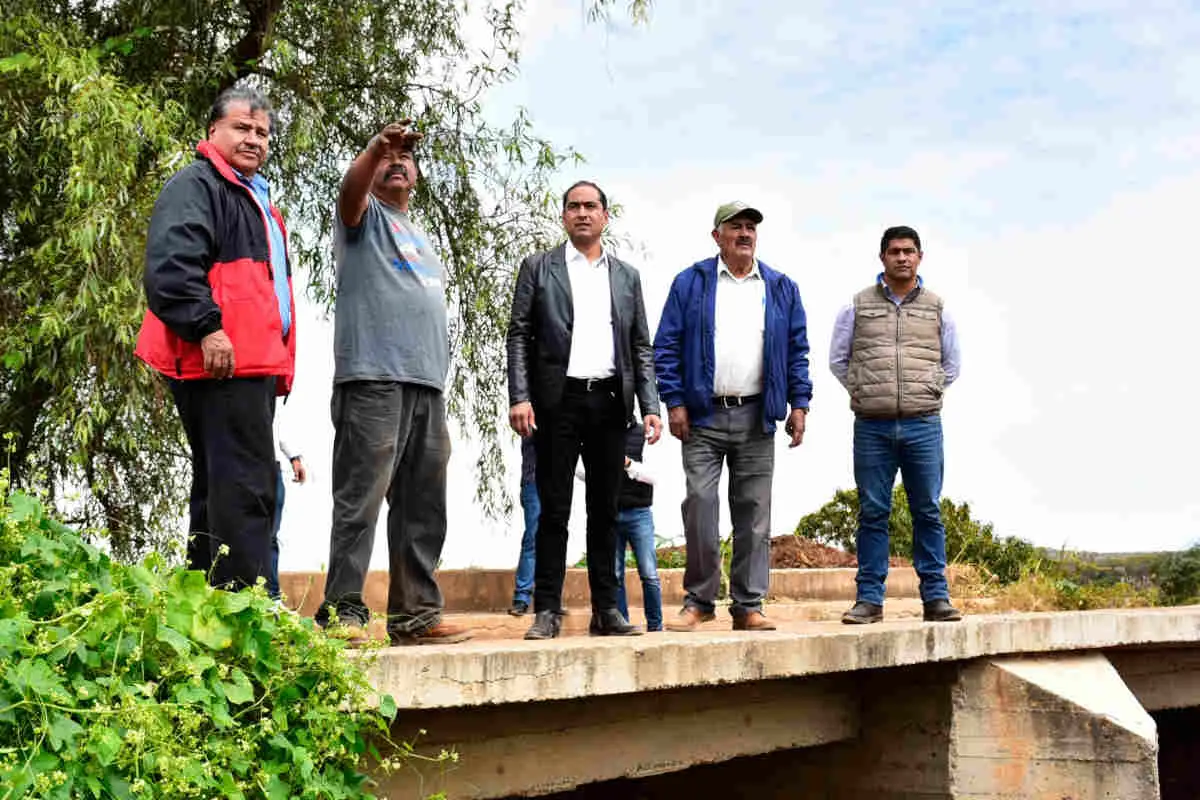 Pepe Saldívar supervisa obras de desazolve y caminos saca cosechas en Guadalupe |