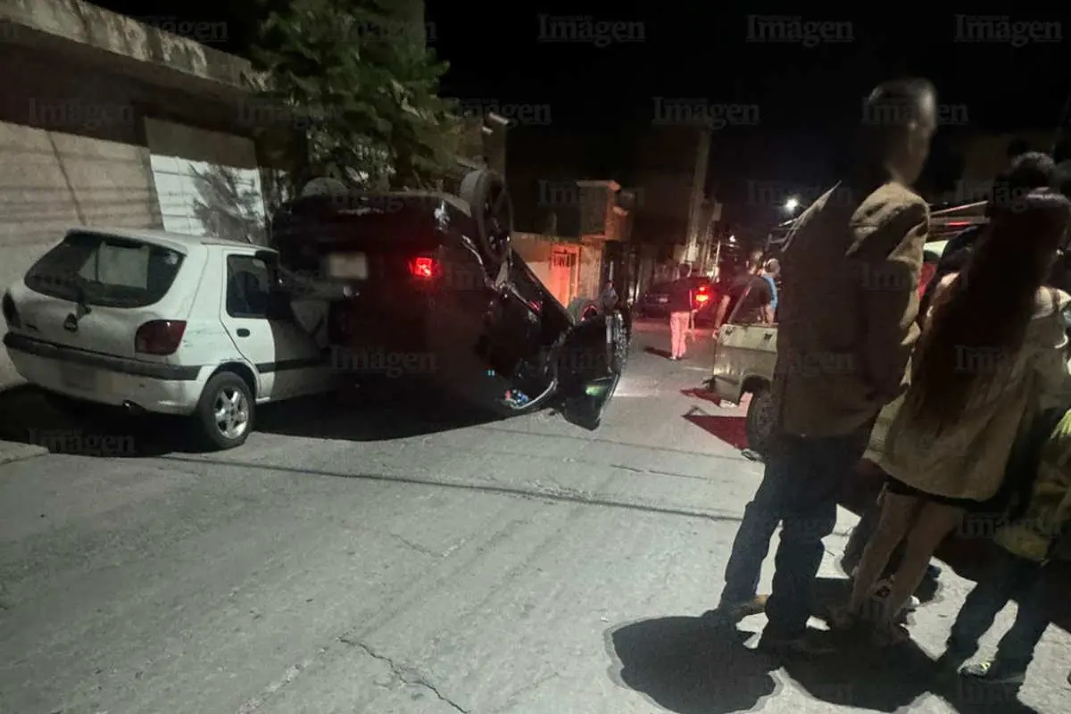 Se registra volcadura en la colonia Esparza de Fresnillo conductor circulaba a exceso de velocidad |