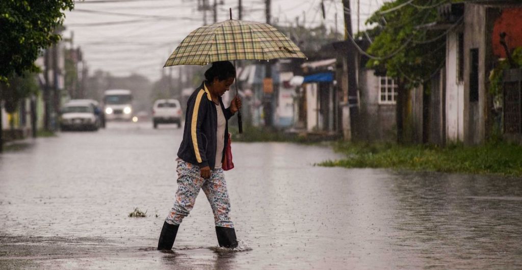 Suspenden clases en Guerrero por Once-E, se intensificará a tormenta tropical