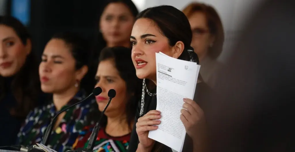 Andrea Chávez presenta denuncia penal contra caricaturista por compartir foto fake |