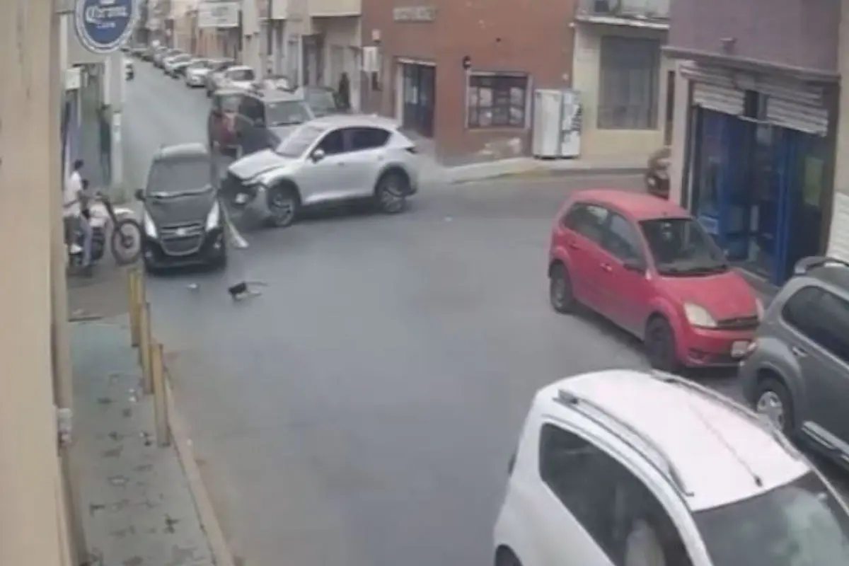 Chocan fuertemente a motociclista y se dan a la fuga en Providencia de Rivera Fresnillo |
