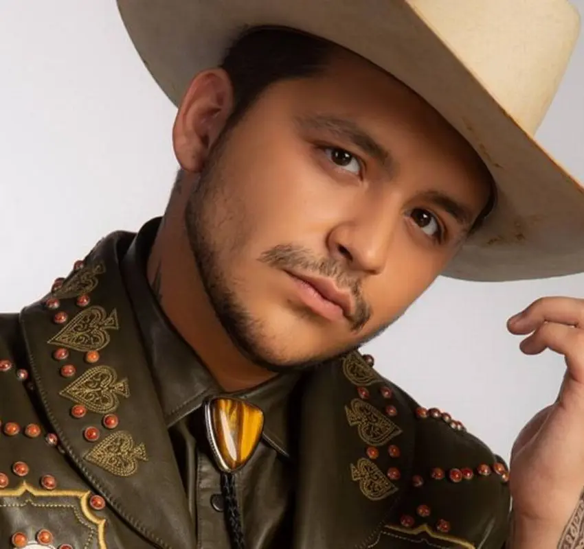Christian Nodal en medio de una demanda millonaria por incumplimiento de contrato