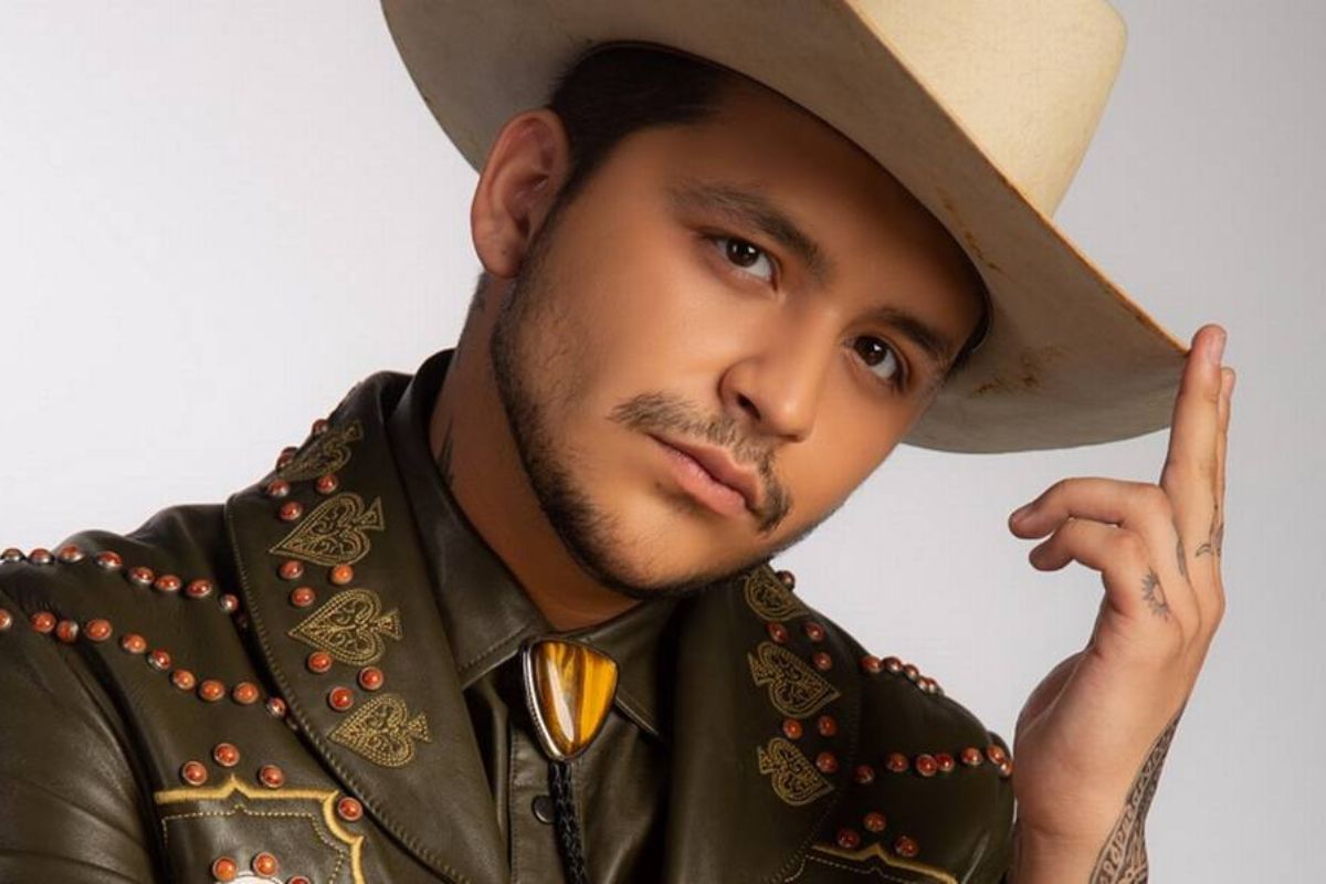 Christian Nodal en medio de una demanda millonaria por incumplimiento de contrato