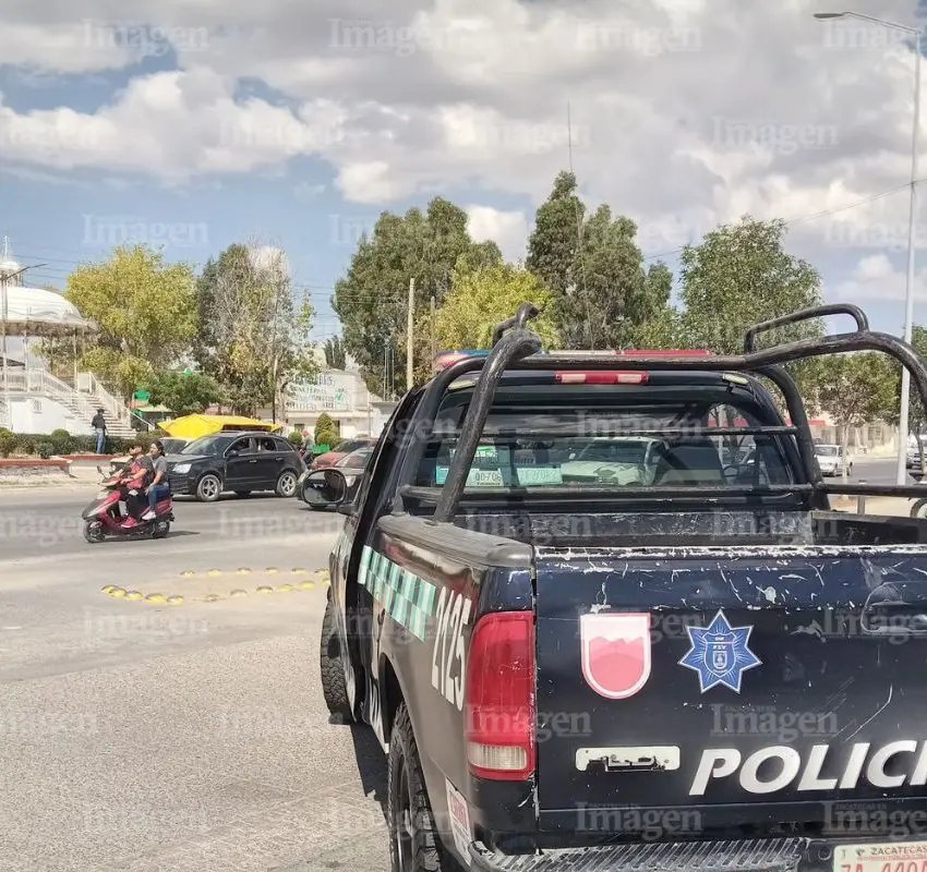 Dos mujeres en motocicleta terminan heridas tras choque en la colonia Emiliano Zapata de Fresnillo