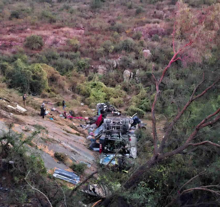 Emiten actualizaciones sobre accidente de autobús en la carretera Aguascalientes-Zacatecas; ¿Qué dijo Rodrigo Reyes Mugüerza?
