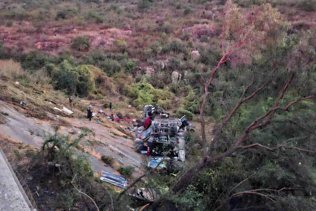 Emiten actualizaciones sobre accidente de autobús en la carretera Aguascalientes Zacatecas Qué dijo Rodrigo Reyes Mugüerza |