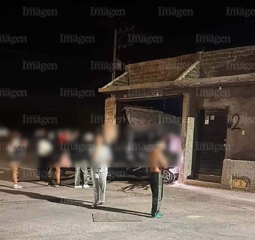Hombre bajo el influjo del alcohol choca su camioneta contra una vivienda en Fresnillo