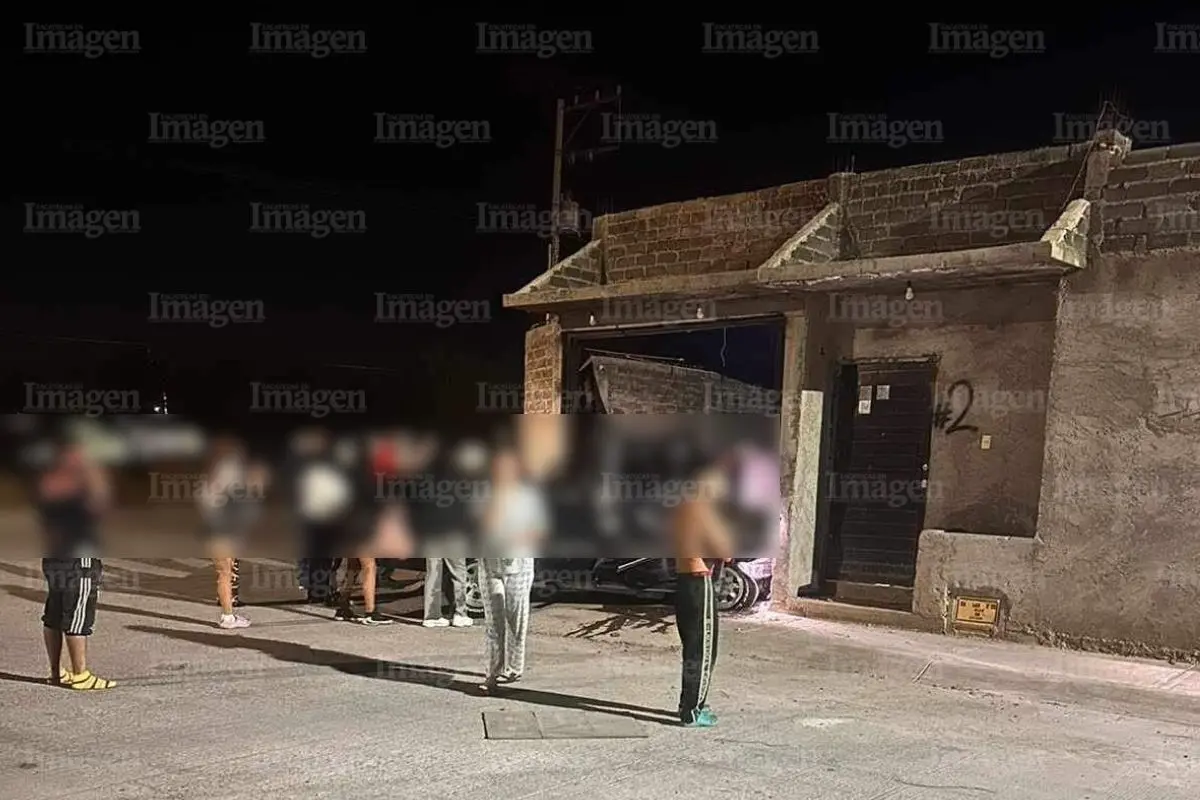 Hombre bajo el influjo del alcohol choca su camioneta contra una vivienda en Fresnillo |