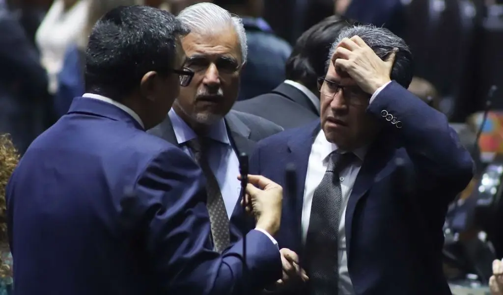 PT acusa despido masivo en Cámara de Diputados Basta de meter a las novias  |