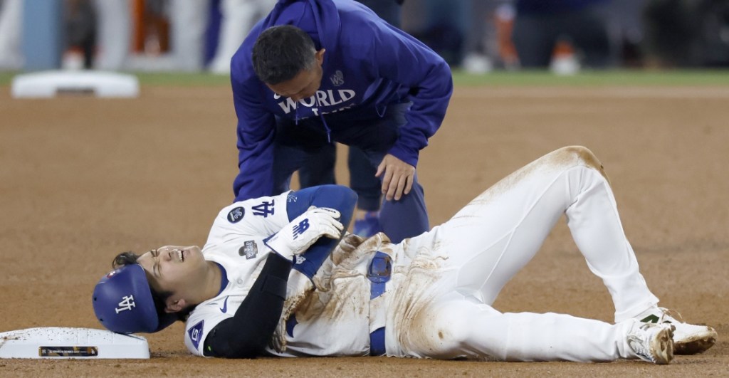 Lesión de Shohei Ohtani eclipsa triunfo de Dodgers en el Juego 2 de la Serie Mundial 2024