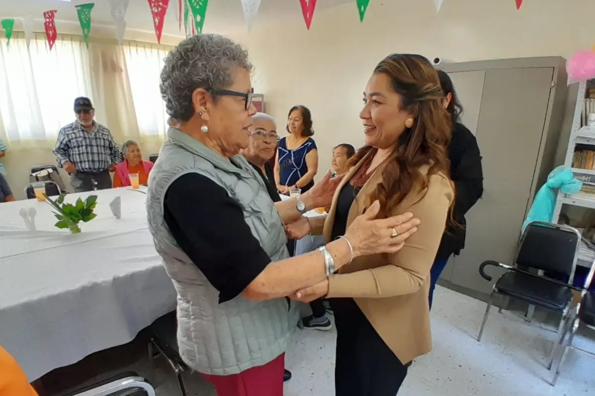 Sistema DIF Municipal de Jerez presente en la Semana del Adulto Mayor del CEBIS |