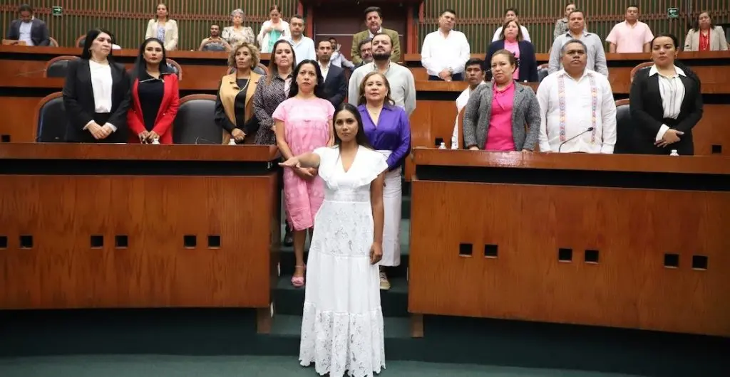 Viuda del alcalde electo de Copala Guerrero se queda con el cargo |