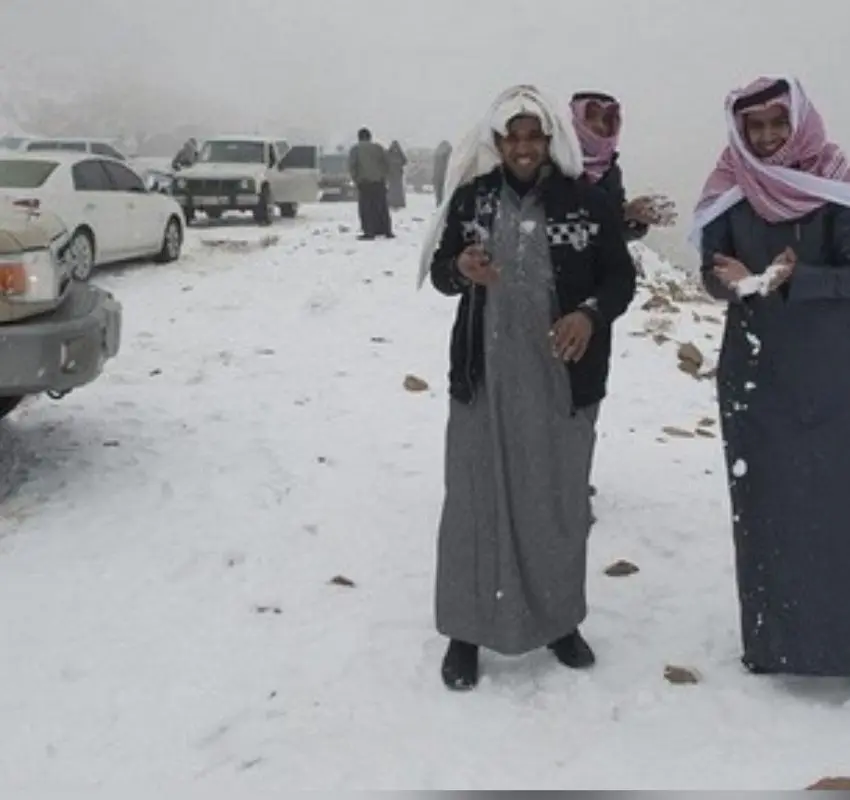 Se cubre de nieve el desierto de Arabia Saudita
