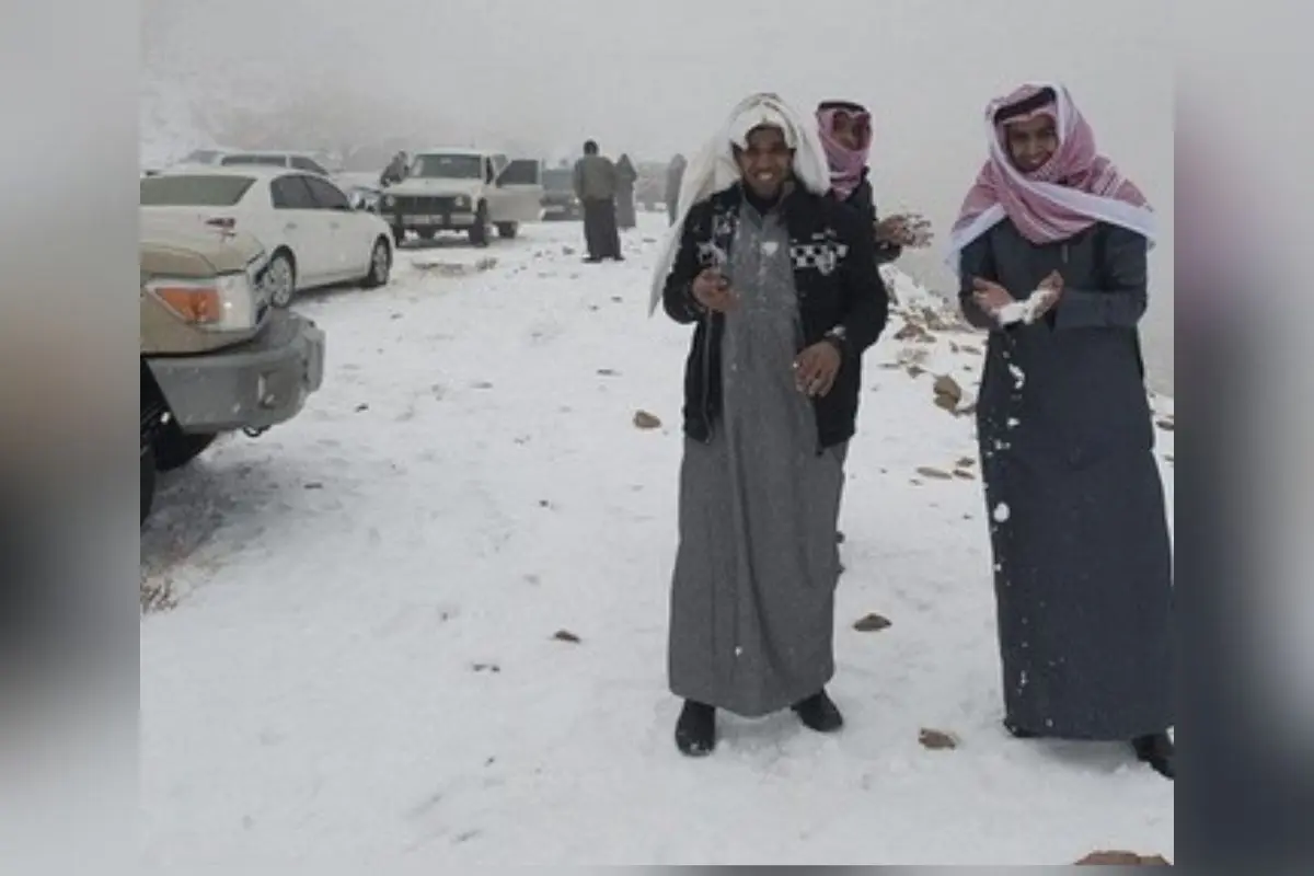 Se cubre de nieve el desierto de Arabia Saudita |