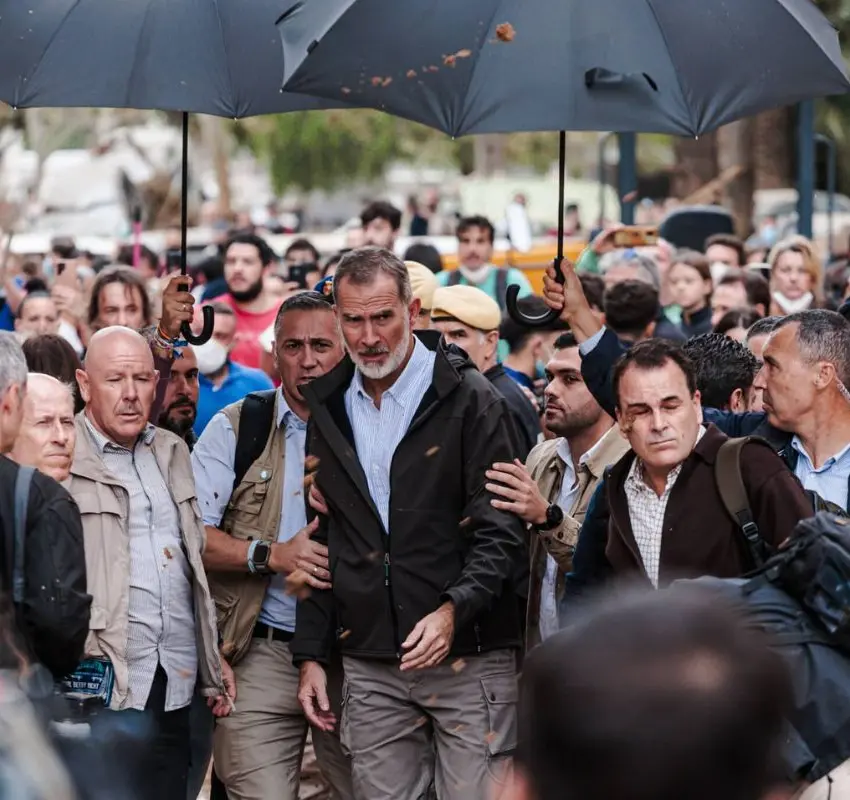 Les gritan al rey Felipe II y al presidente Pedro Sánchez en Valencia