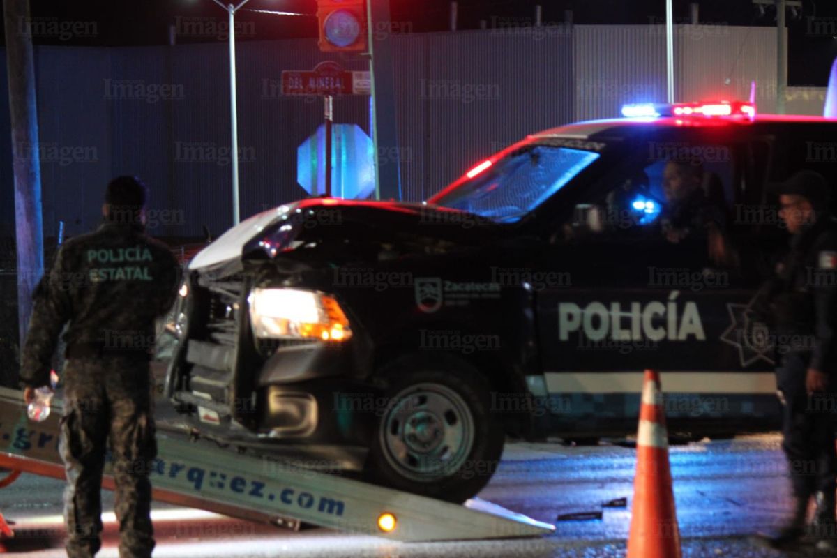 Patrulla de la Policía Estatal Preventiva (PEP) choca contra camioneta familiar en Fresnillo