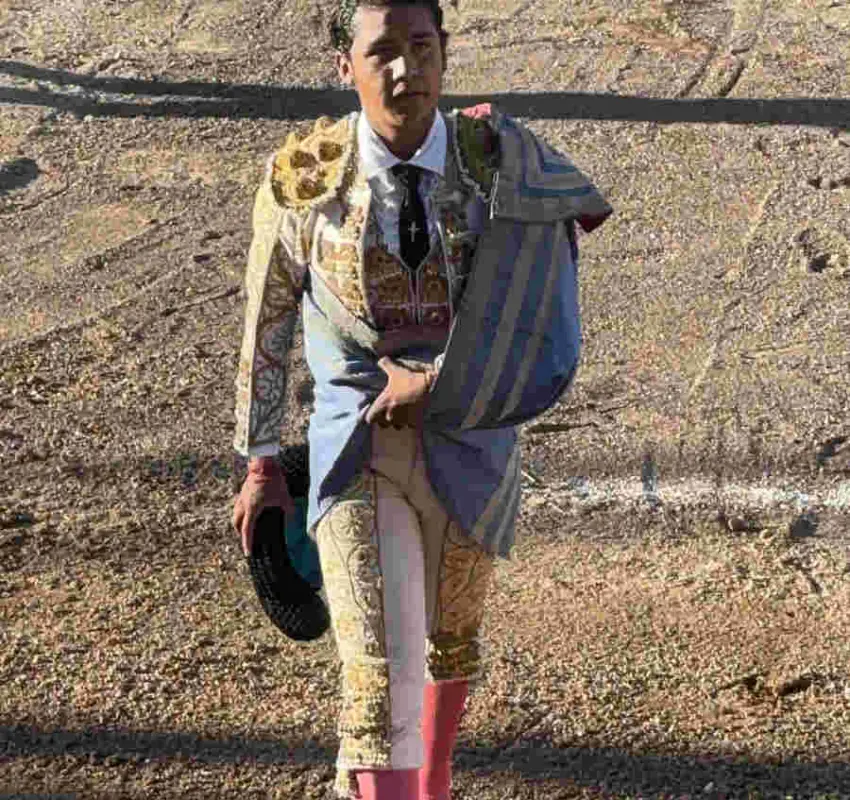El joven zacatecano Juan Flores avanza en su incipiente carrera novilleril