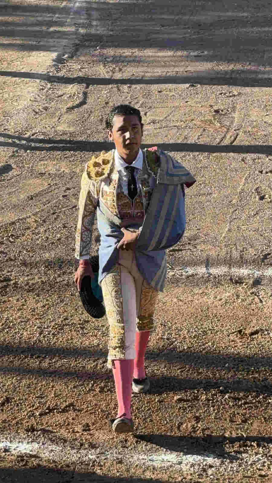 El joven zacatecano Juan Flores avanza en su incipiente carrera novilleril |