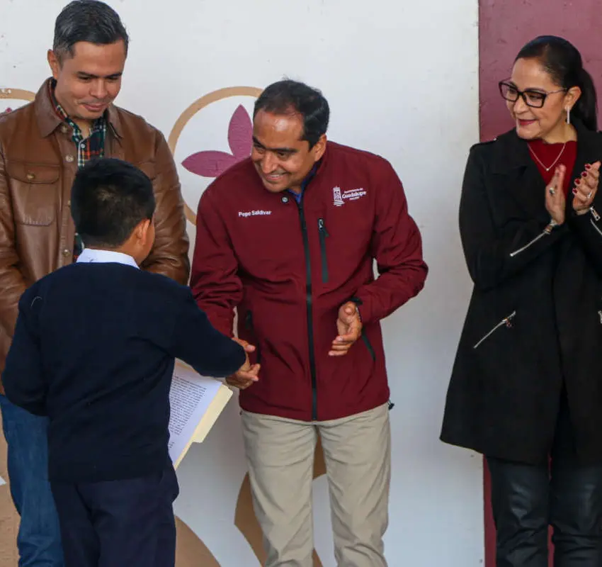Con entrega de obra y útiles escolares Pepe Saldívar reafirma su compromiso con la educación y con las y los niños de Guadalupe