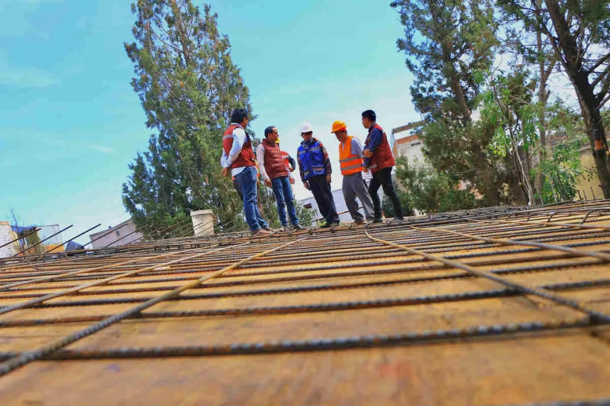 Pepe Saldívar supervisa la construcción de aula de usos múltiples en Jardín de Niños |