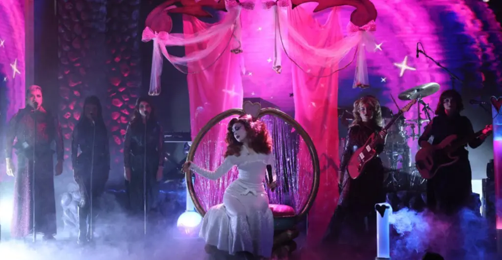 Chappell Roan estrena la canción The Giver en Saturday Night Live |