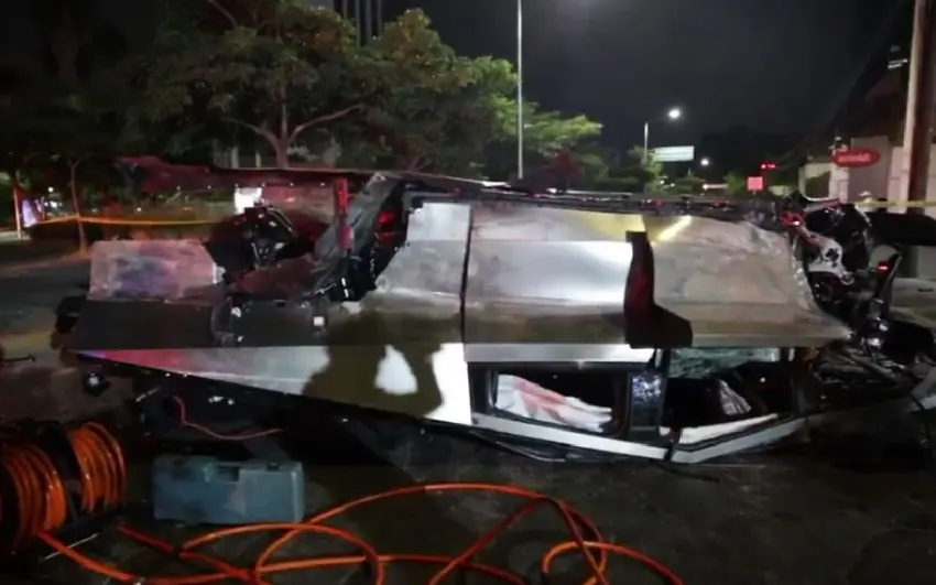 Cybertruck vuelca en Guadalajara y deja 4 lesionados