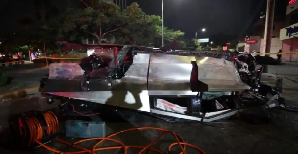 Cybertruck vuelca en Guadalajara y deja 4 lesionados |