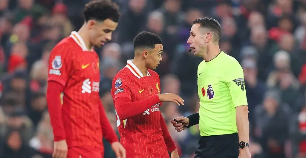 David Coote árbitro de la Premier League investigado por inhalar un polvo blanco |